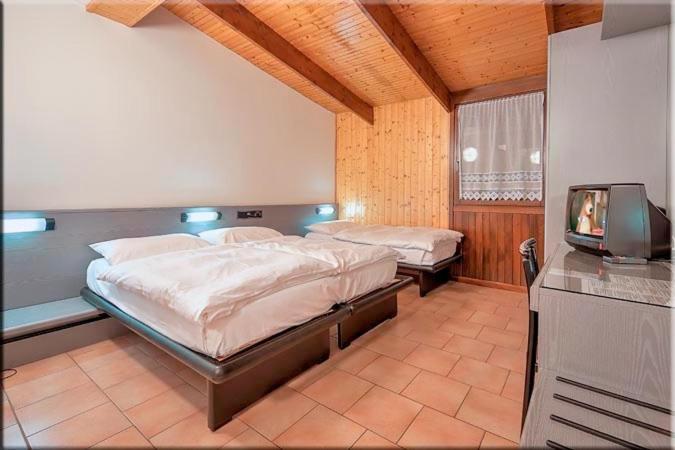 Hotel Kapriol フォルガリダ エクステリア 写真